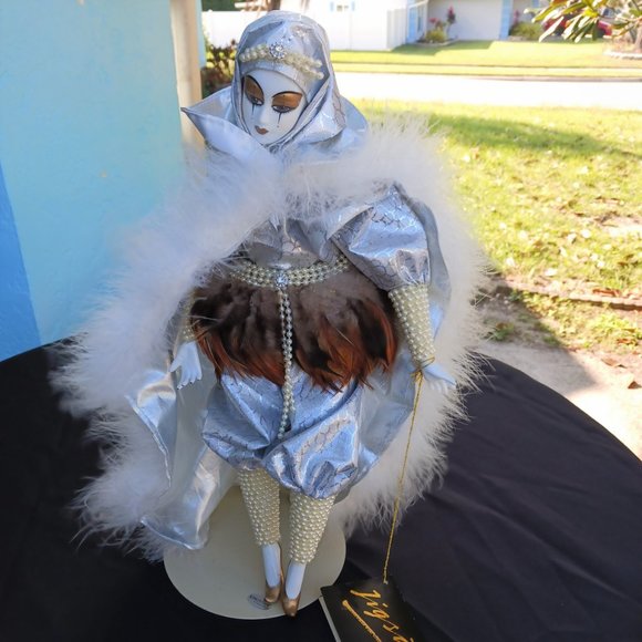 Porcelain Musical Doll Sound of Music Wind-up 15" - Picture 2 of 10